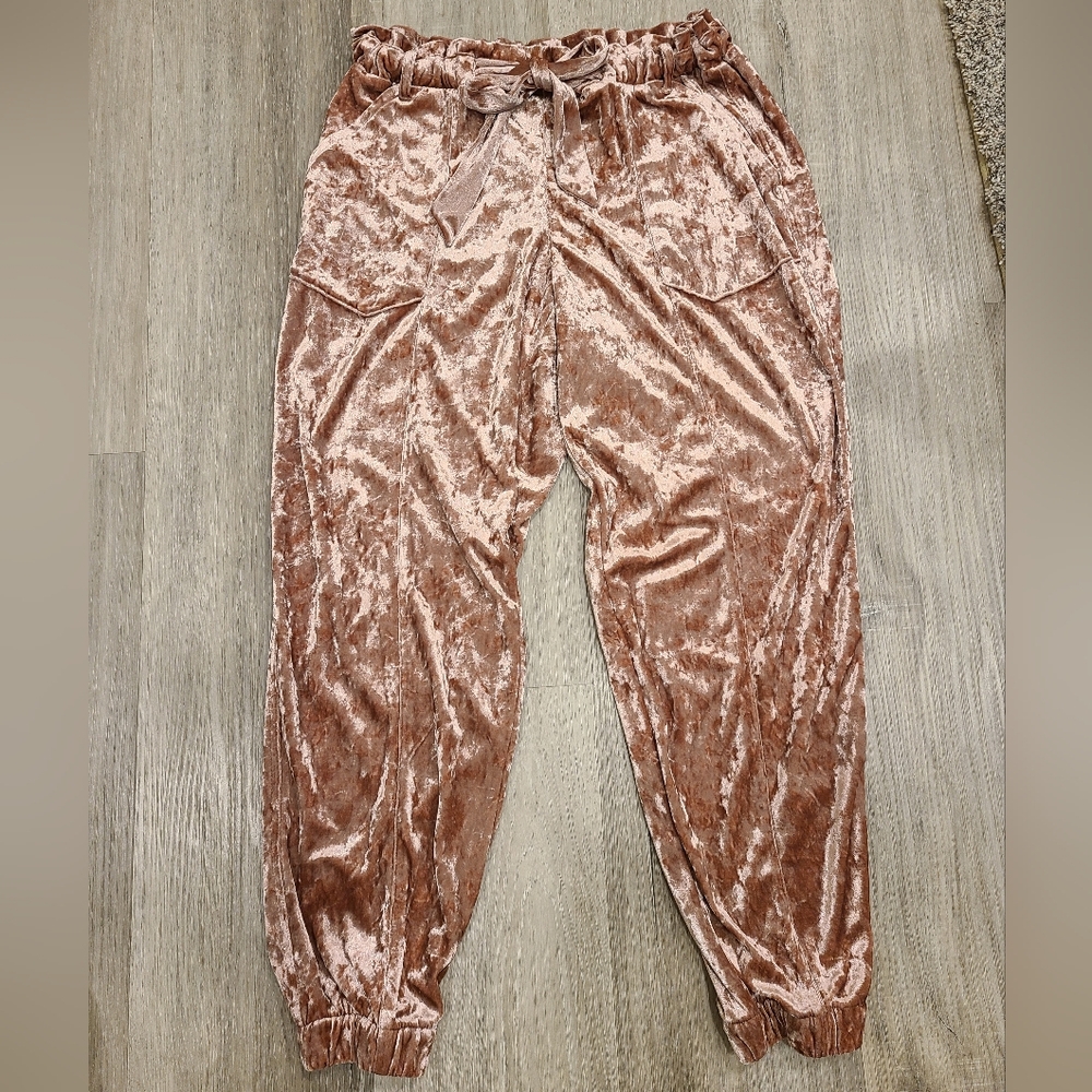 Light Pink Medium Jolt Velvet Jogger capri with belt tie